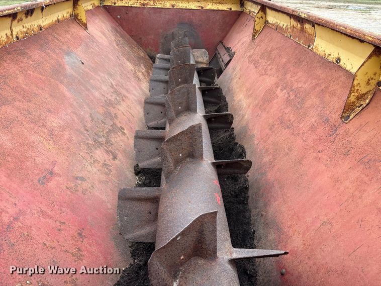 image for item ET7204 New Hilland 305 manure spreader