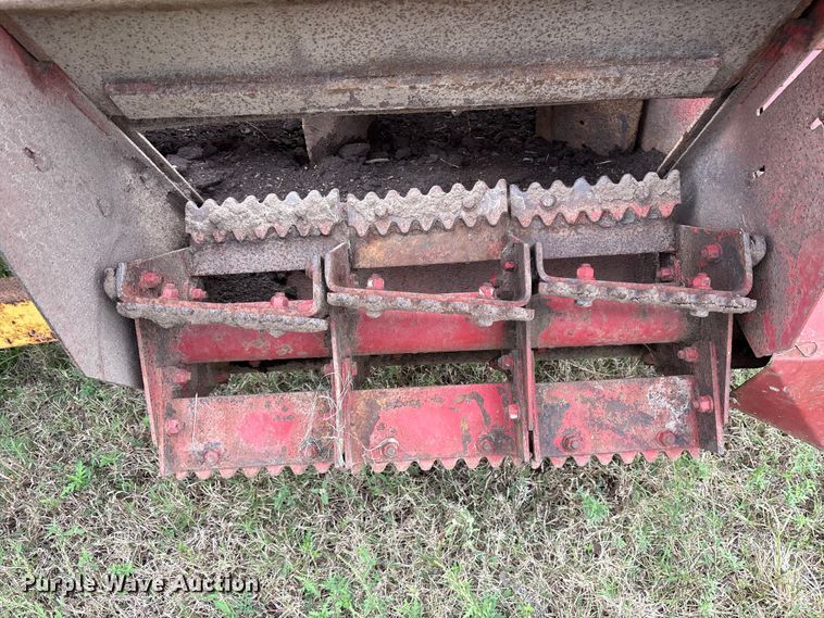 image for item ET7204 New Hilland 305 manure spreader