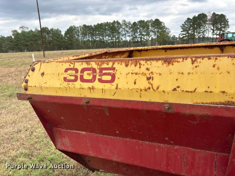 image for item ET7204 New Hilland 305 manure spreader