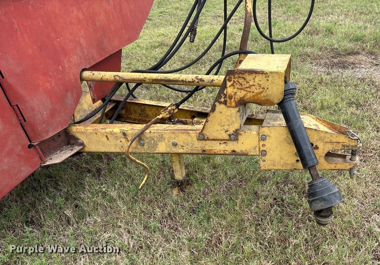 image for item ET7204 New Hilland 305 manure spreader
