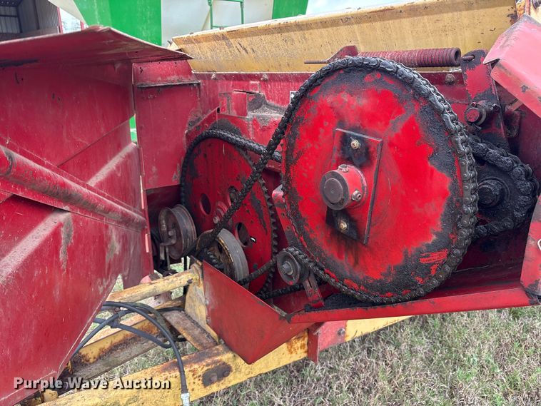 image for item ET7204 New Hilland 305 manure spreader