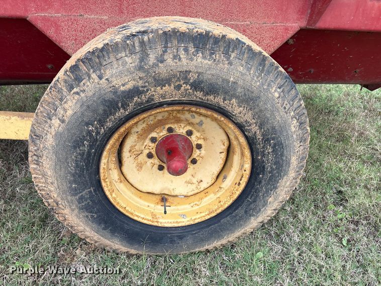 image for item ET7204 New Hilland 305 manure spreader