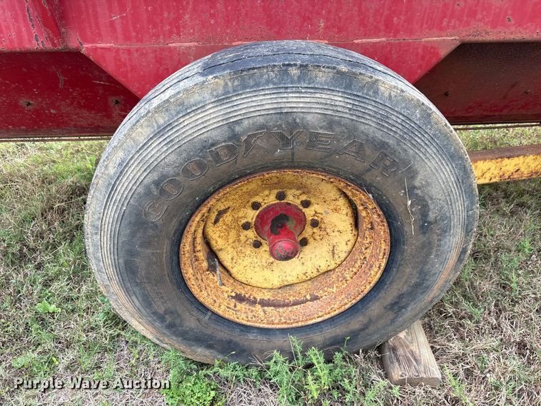 image for item ET7204 New Hilland 305 manure spreader