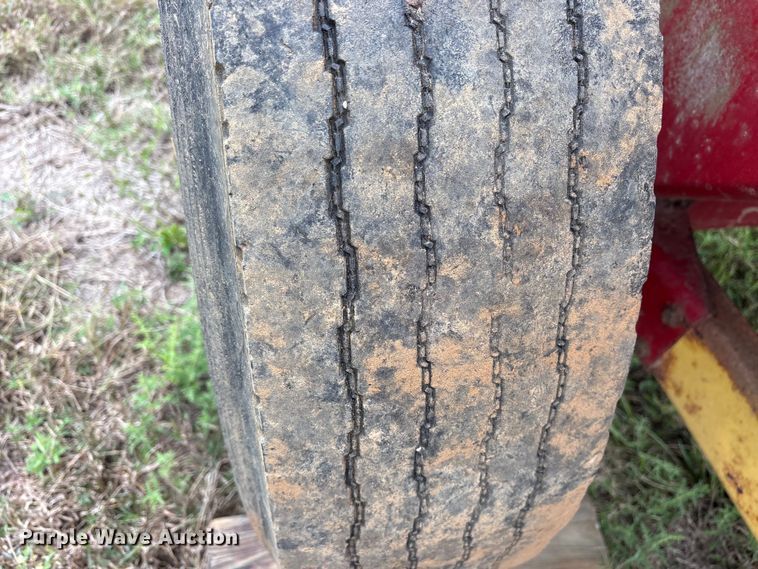 image for item ET7204 New Hilland 305 manure spreader