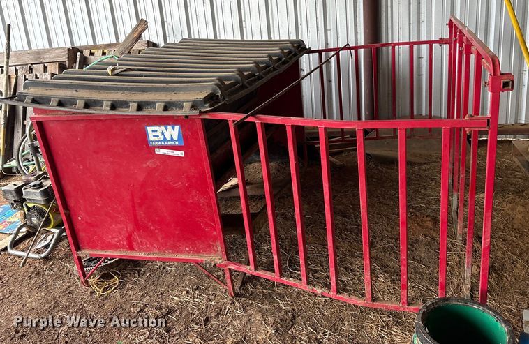 image for item ET7206 BW Farm & Ranch creep feeder