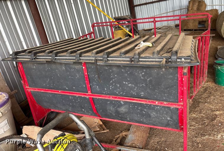 image for item ET7206 BW Farm & Ranch creep feeder