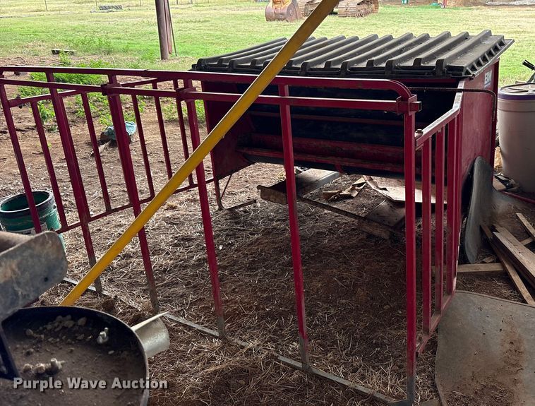 image for item ET7206 BW Farm & Ranch creep feeder