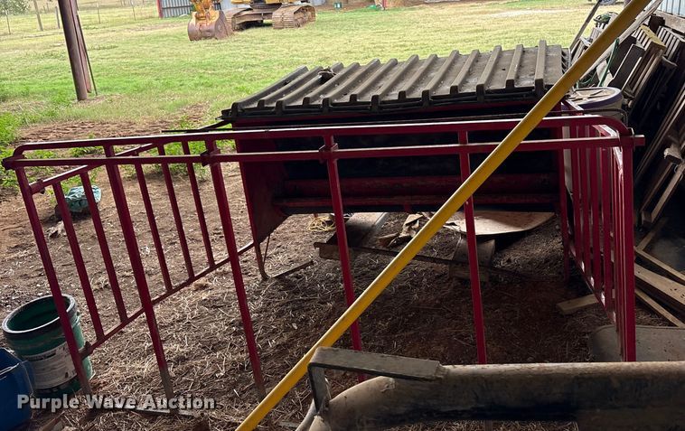 image for item ET7206 BW Farm & Ranch creep feeder