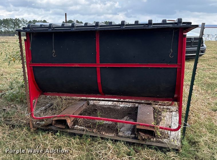 image for item ET7208 BW Farm & Ranch creep feeder