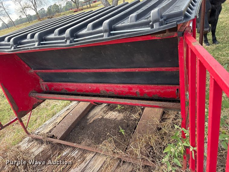 image for item ET7208 BW Farm & Ranch creep feeder