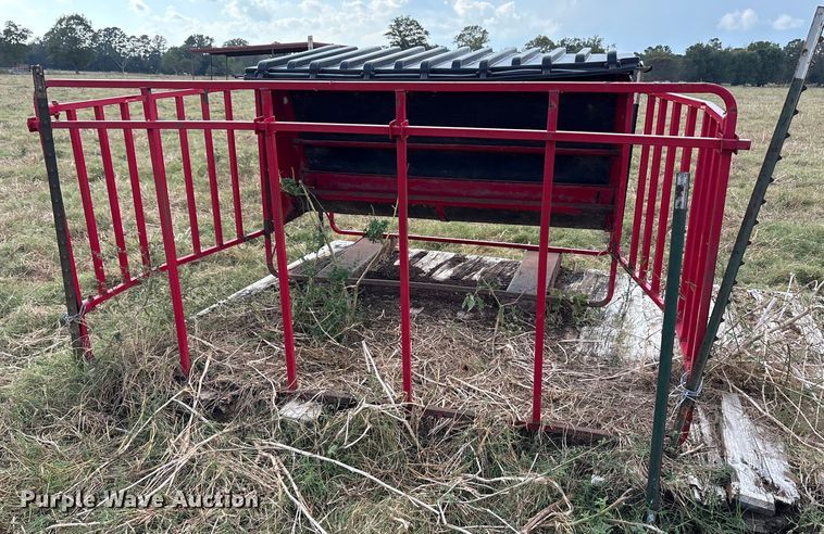 image for item ET7215 BW Farm & Ranch Creep feeder 1000 creep feeder