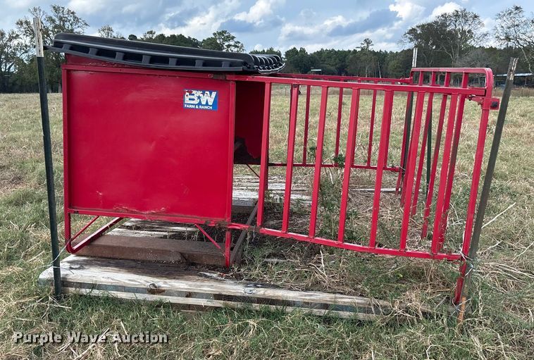 image for item ET7215 BW Farm & Ranch Creep feeder 1000 creep feeder
