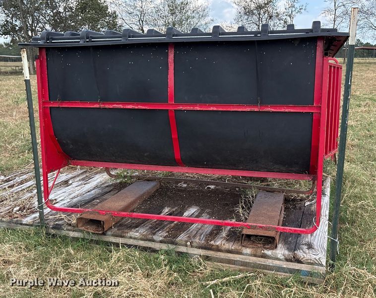 image for item ET7215 BW Farm & Ranch Creep feeder 1000 creep feeder