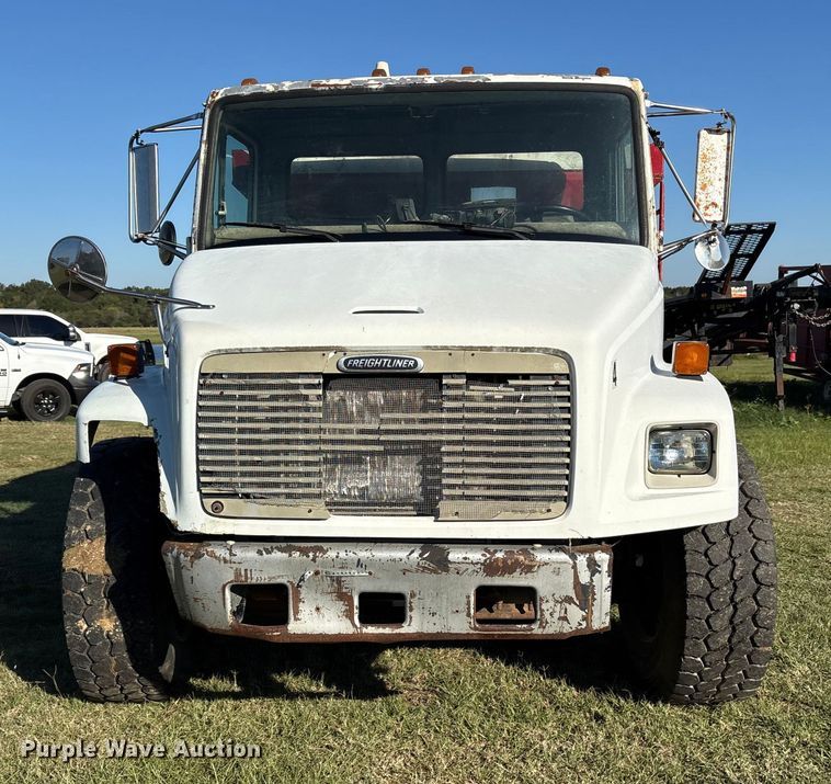 image for item ET7224 2000 Freightliner FL80 applicator truck