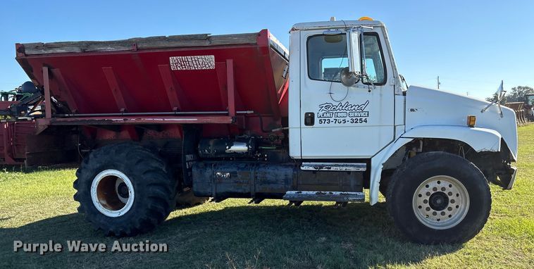 image for item ET7224 2000 Freightliner FL80 applicator truck