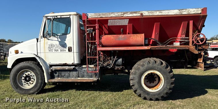 image for item ET7224 2000 Freightliner FL80 applicator truck