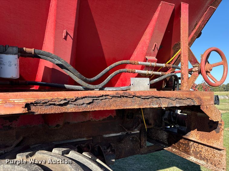 image for item ET7224 2000 Freightliner FL80 applicator truck