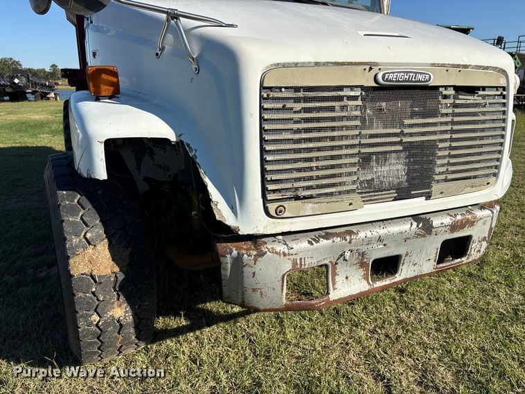 image for item ET7224 2000 Freightliner FL80 applicator truck