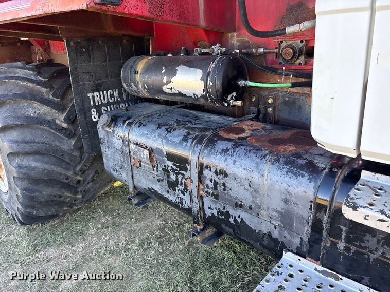 image for item ET7224 2000 Freightliner FL80 applicator truck