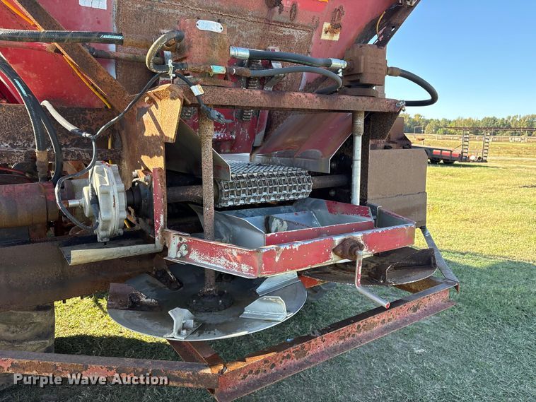 image for item ET7224 2000 Freightliner FL80 applicator truck