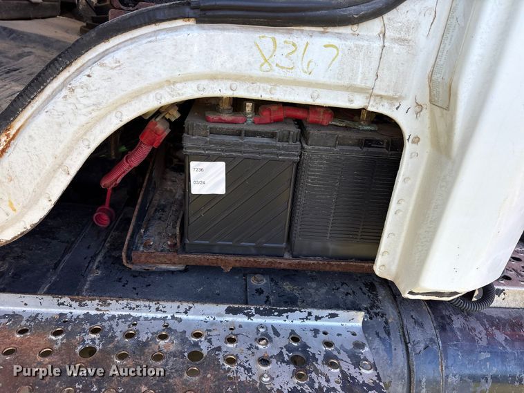 image for item ET7224 2000 Freightliner FL80 applicator truck