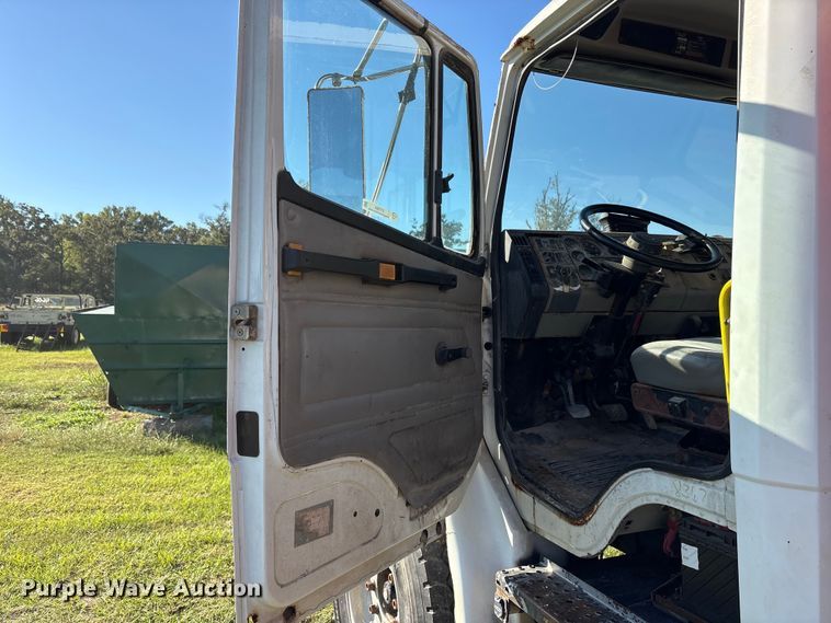 image for item ET7224 2000 Freightliner FL80 applicator truck