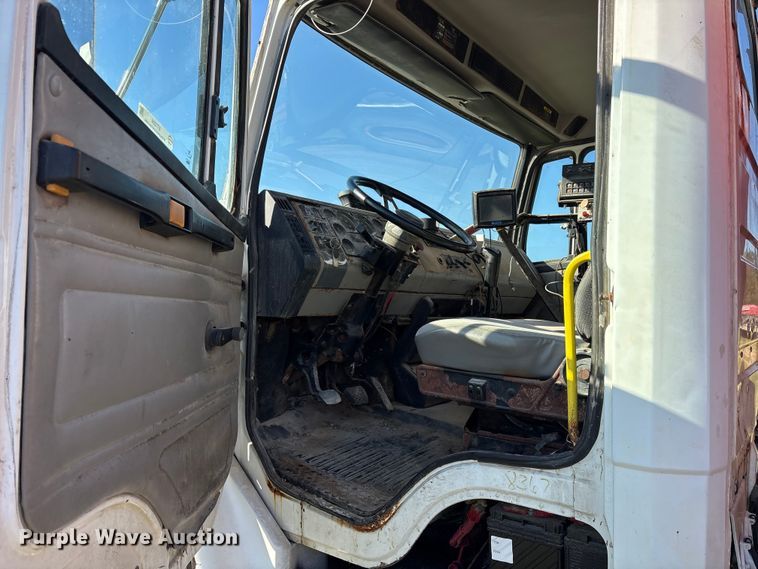 image for item ET7224 2000 Freightliner FL80 applicator truck