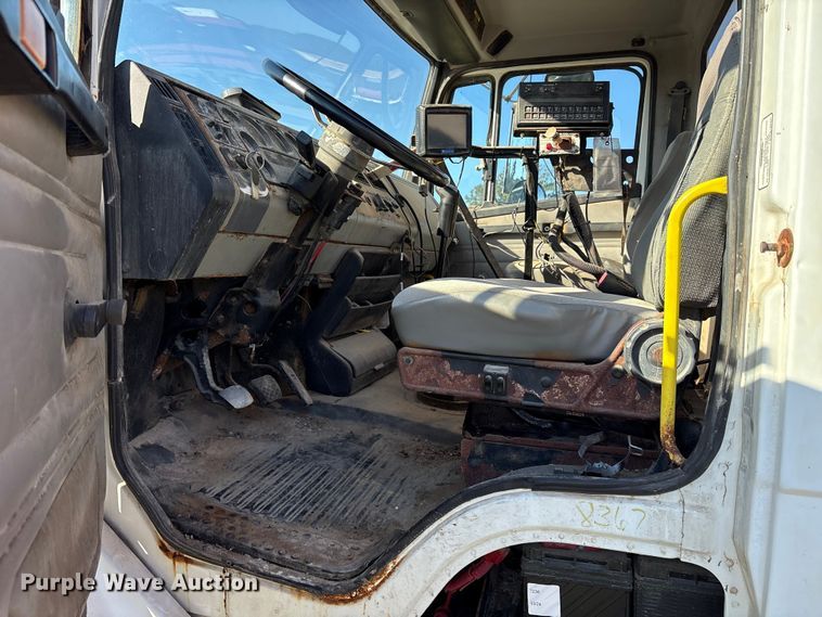 image for item ET7224 2000 Freightliner FL80 applicator truck