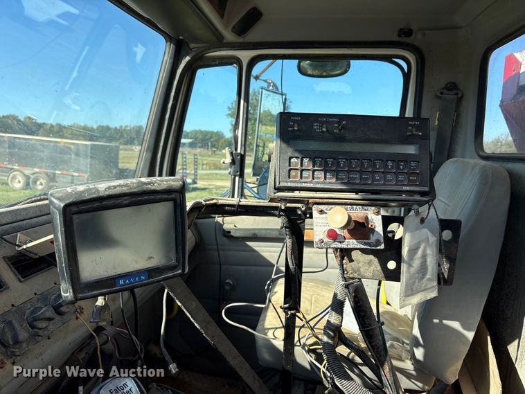 image for item ET7224 2000 Freightliner FL80 applicator truck