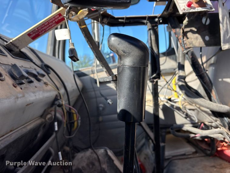 image for item ET7224 2000 Freightliner FL80 applicator truck