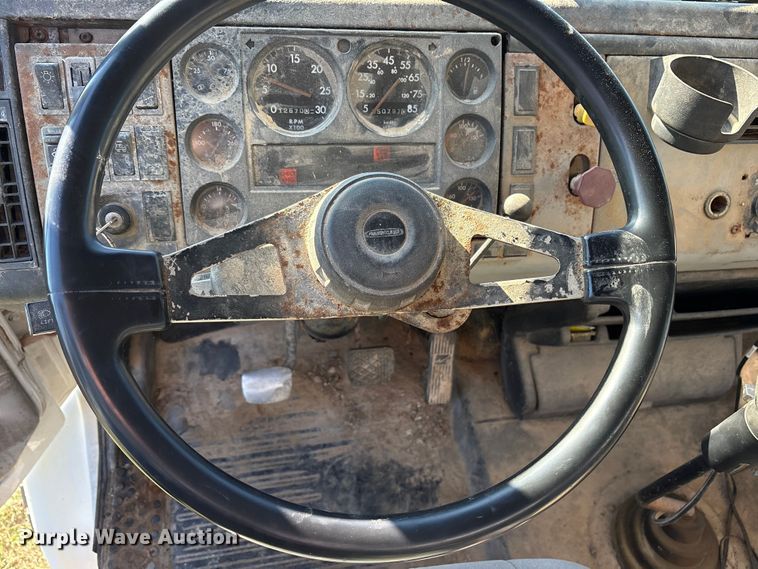 image for item ET7224 2000 Freightliner FL80 applicator truck