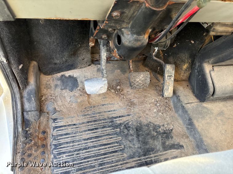 image for item ET7224 2000 Freightliner FL80 applicator truck