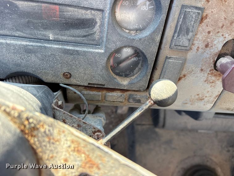 image for item ET7224 2000 Freightliner FL80 applicator truck