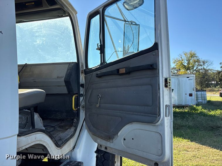 image for item ET7224 2000 Freightliner FL80 applicator truck