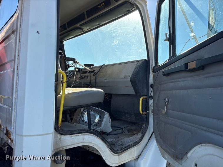 image for item ET7224 2000 Freightliner FL80 applicator truck