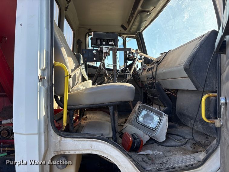 image for item ET7224 2000 Freightliner FL80 applicator truck