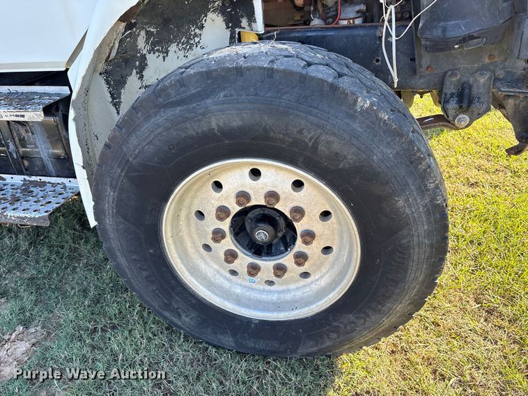 image for item ET7224 2000 Freightliner FL80 applicator truck