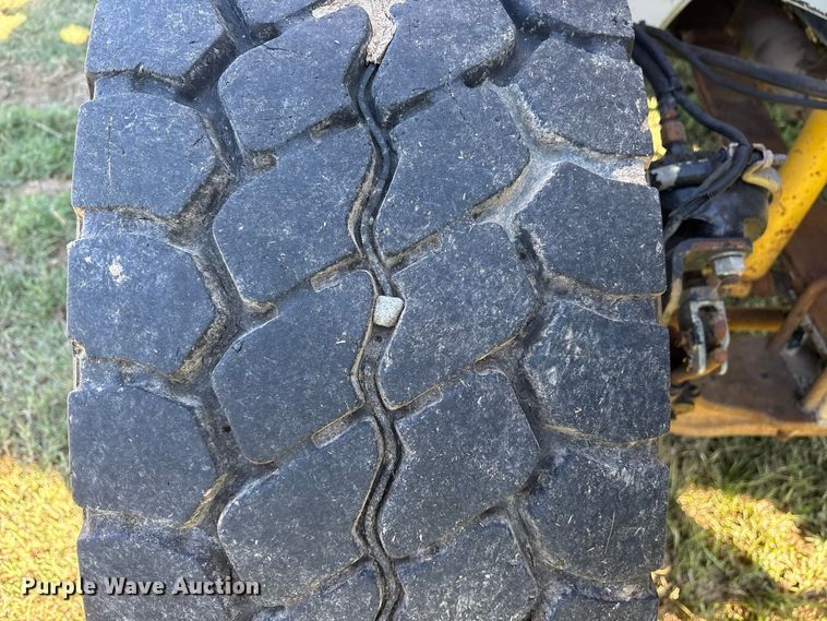 image for item ET7224 2000 Freightliner FL80 applicator truck