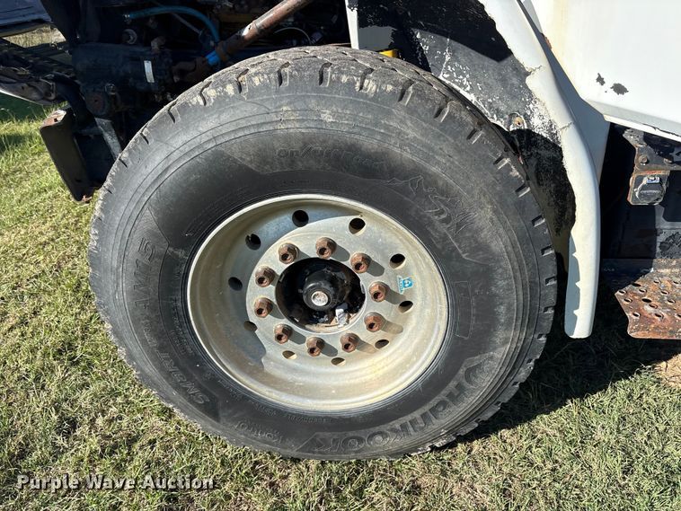 image for item ET7224 2000 Freightliner FL80 applicator truck