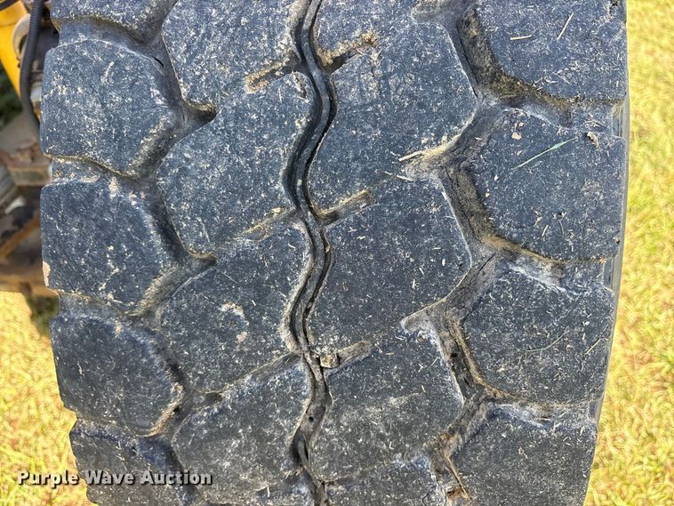 image for item ET7224 2000 Freightliner FL80 applicator truck