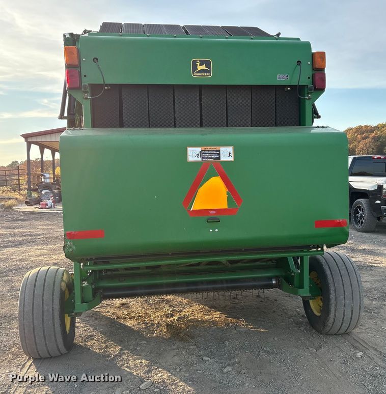 image for item ET7251 2001 John Deere 567 round baler