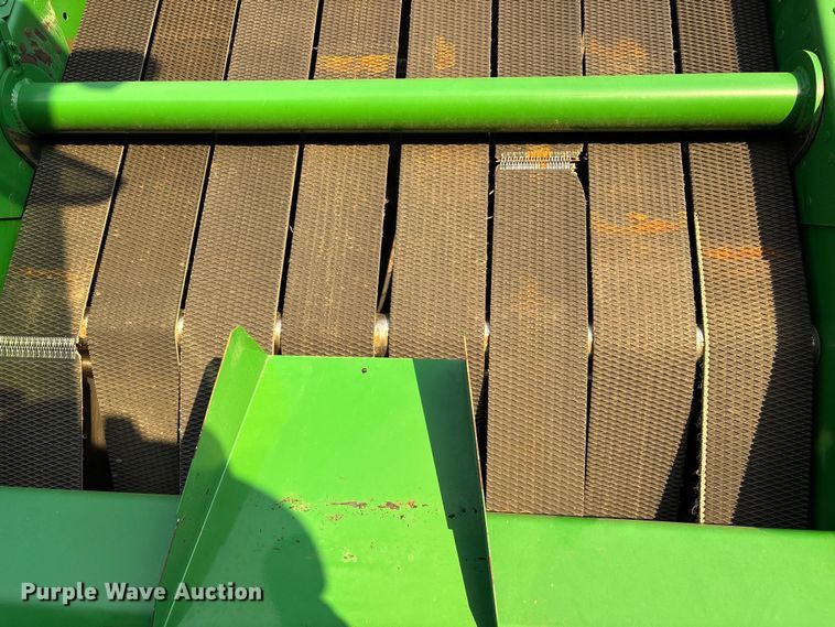 image for item ET7251 2001 John Deere 567 round baler