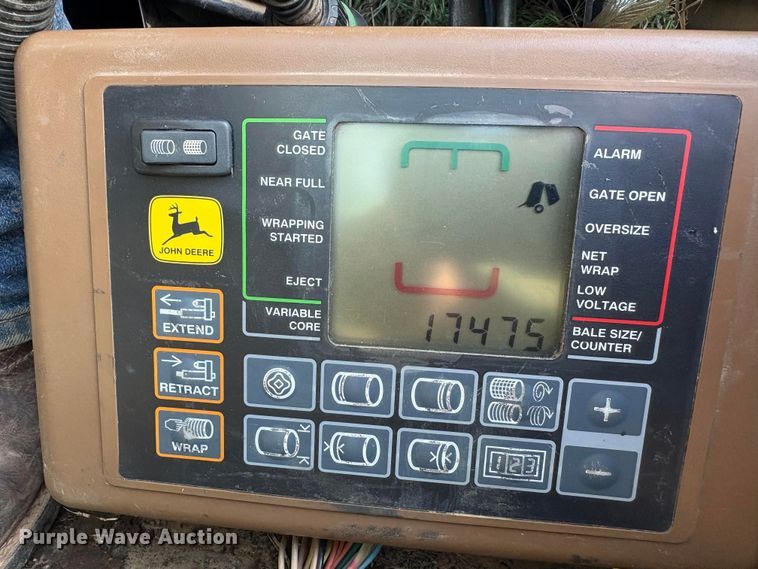 image for item ET7251 2001 John Deere 567 round baler