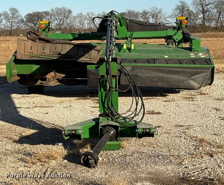 image for item ET7317 2020 John Deere 956 swather / windrower