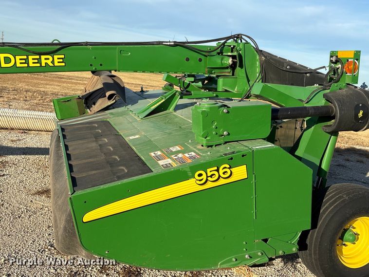 image for item ET7317 2020 John Deere 956 swather / windrower