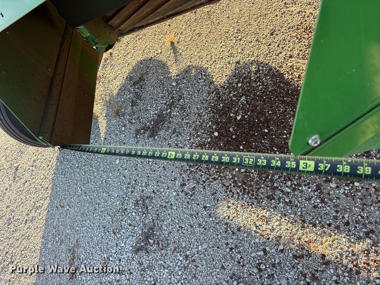 image for item ET7317 2020 John Deere 956 swather / windrower