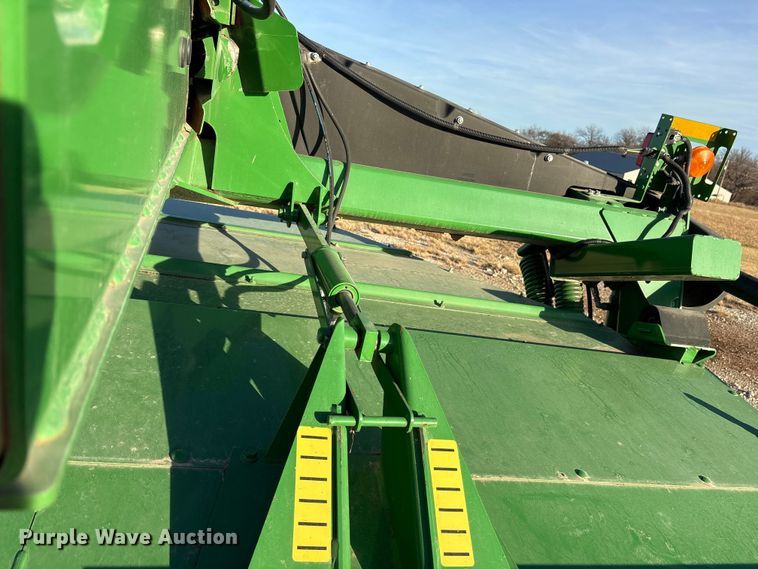 image for item ET7317 2020 John Deere 956 swather / windrower