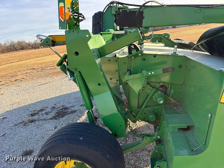 image for item ET7317 2020 John Deere 956 swather / windrower