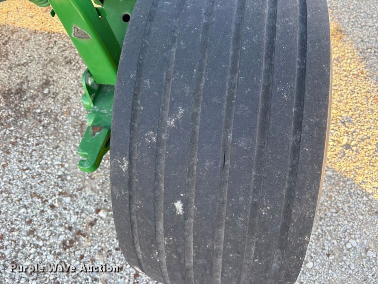 image for item ET7317 2020 John Deere 956 swather / windrower