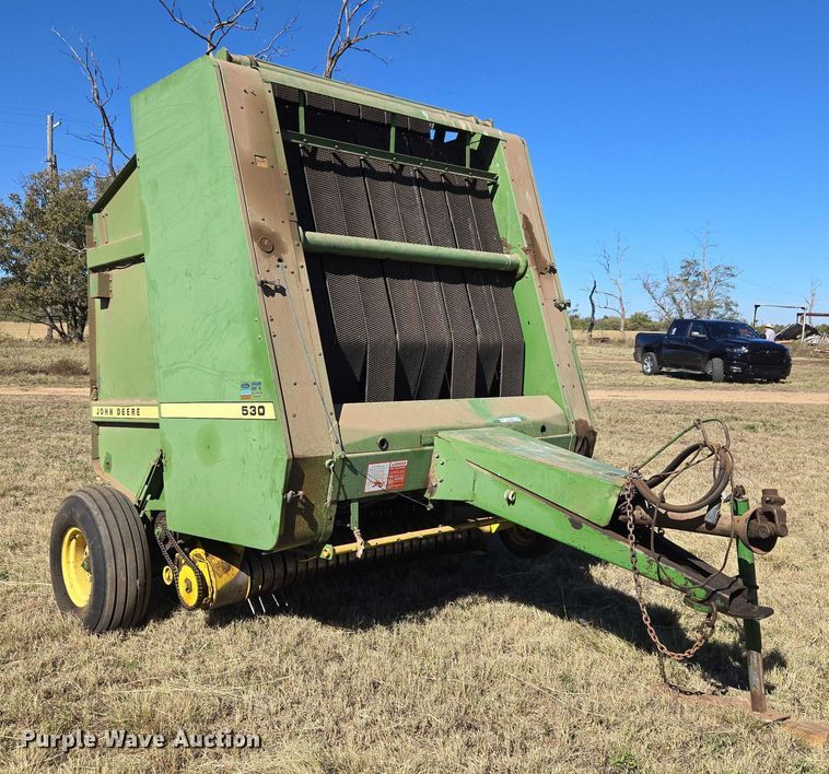 image for item EU3999 John Deere 530 round baler